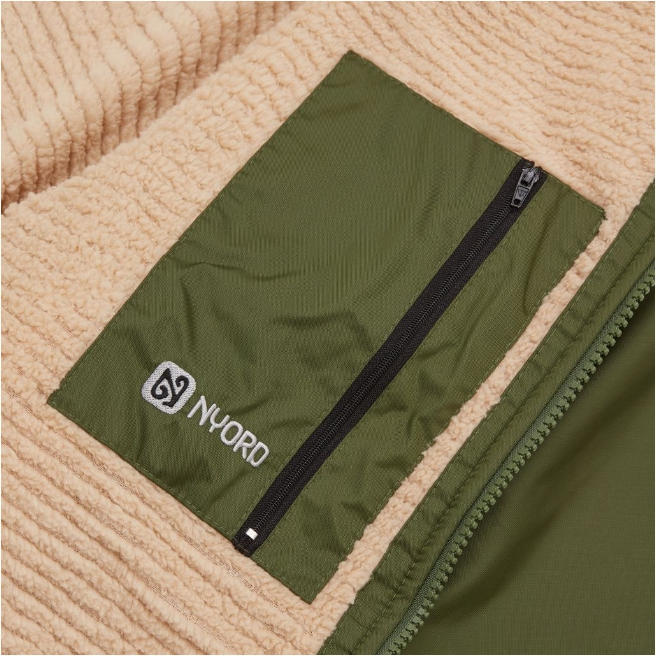 2025 Nyord Primaloft Outdoor Detachable Sleeve Changing Robe - Khaki / Ecru